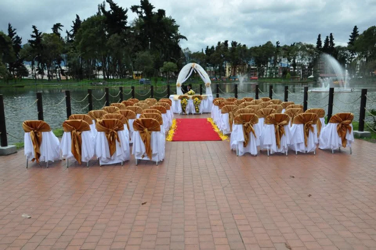 Parque de los Novios en Bogota - ceremonia de boda junto al lago